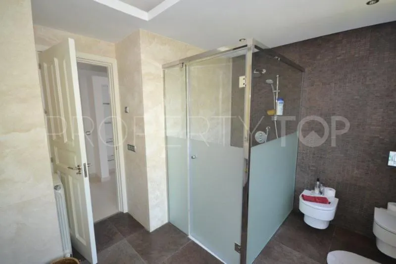 For sale 6 bedrooms villa in Guadalmina Baja