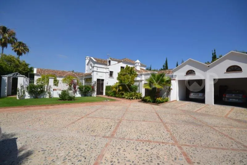 For sale 6 bedrooms villa in Guadalmina Baja