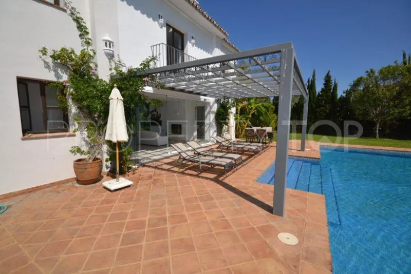 For sale 6 bedrooms villa in Guadalmina Baja