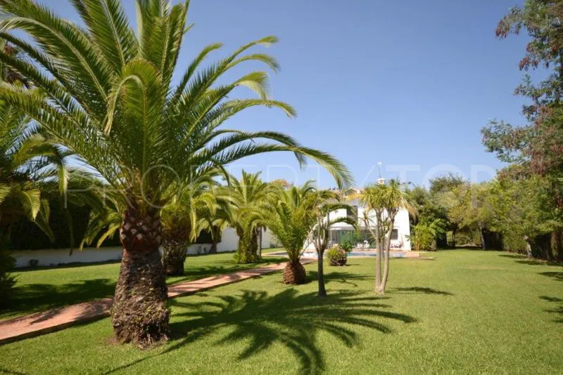 For sale 6 bedrooms villa in Guadalmina Baja