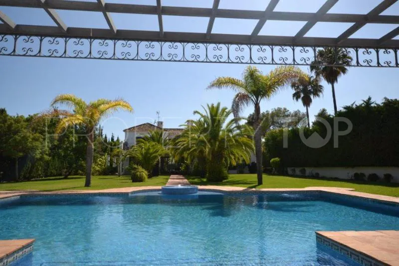 For sale 6 bedrooms villa in Guadalmina Baja