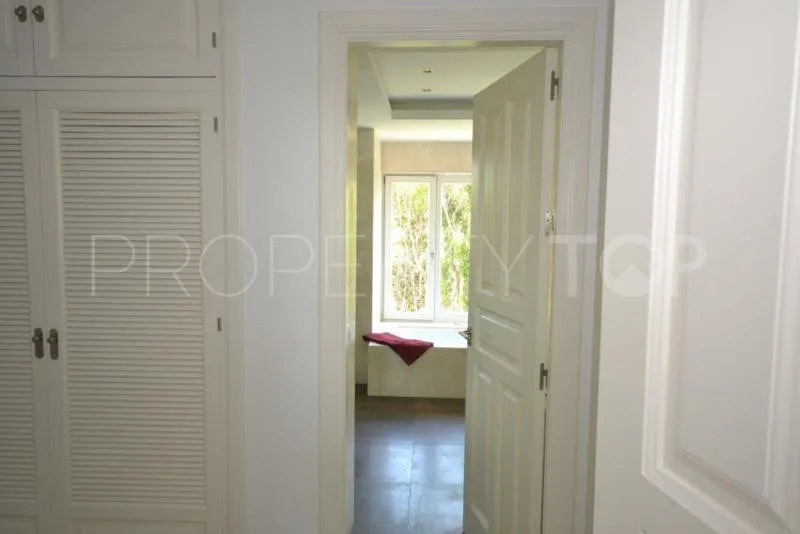 For sale 6 bedrooms villa in Guadalmina Baja