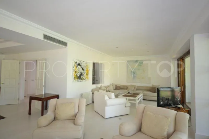 For sale 6 bedrooms villa in Guadalmina Baja