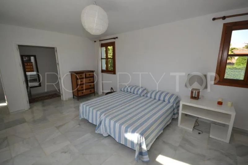 For sale 6 bedrooms villa in Guadalmina Baja