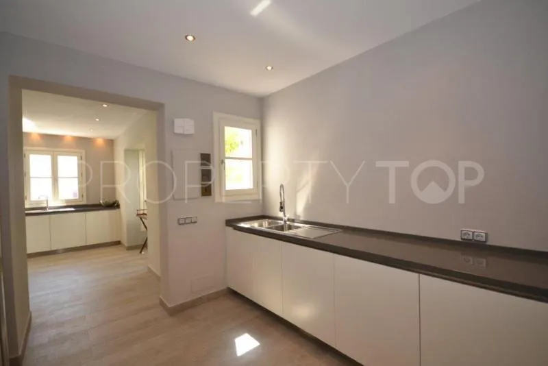 For sale 6 bedrooms villa in Guadalmina Baja