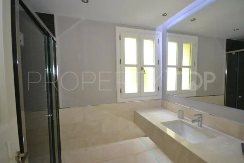 For sale 6 bedrooms villa in Guadalmina Baja