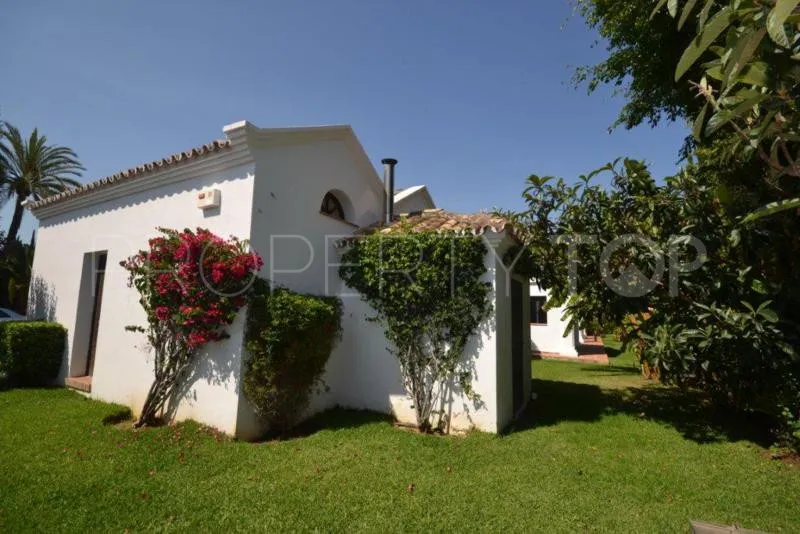 For sale 6 bedrooms villa in Guadalmina Baja