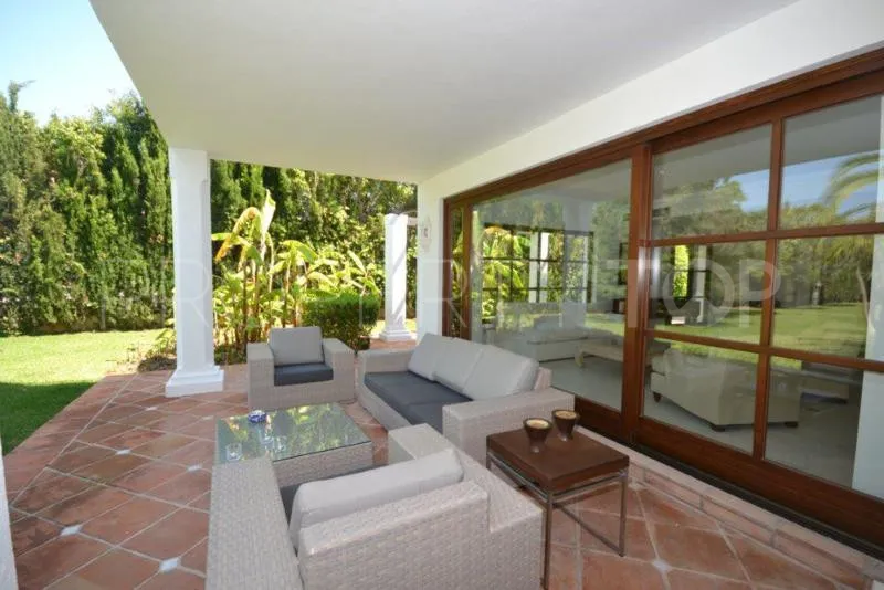 For sale 6 bedrooms villa in Guadalmina Baja