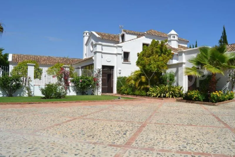 For sale 6 bedrooms villa in Guadalmina Baja