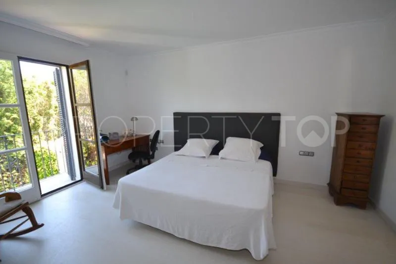 For sale 6 bedrooms villa in Guadalmina Baja