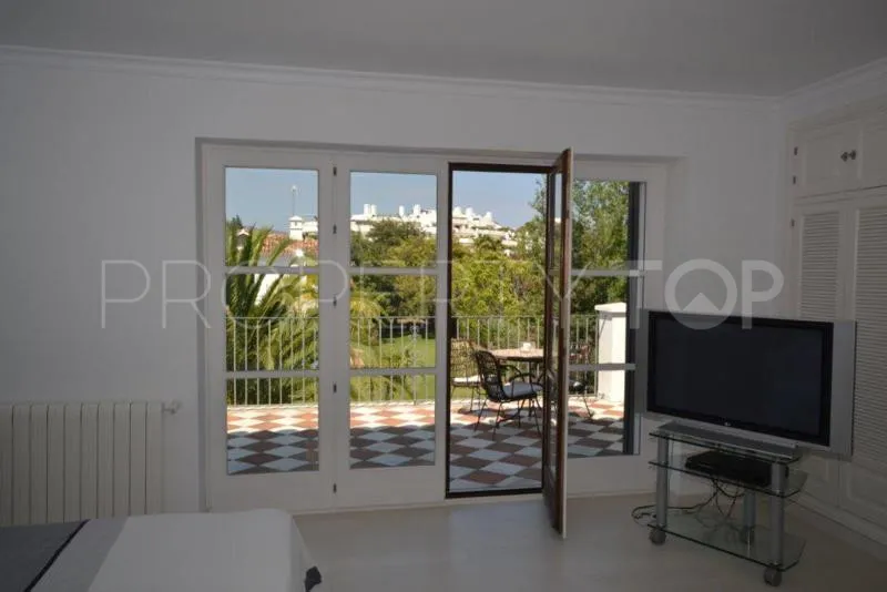 For sale 6 bedrooms villa in Guadalmina Baja