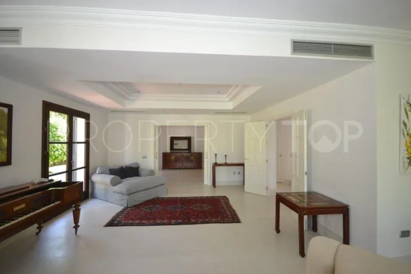 For sale 6 bedrooms villa in Guadalmina Baja