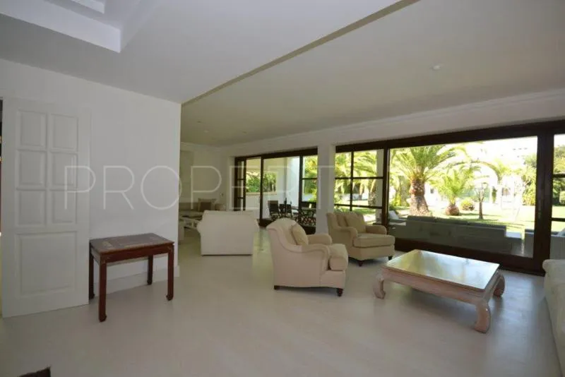 For sale 6 bedrooms villa in Guadalmina Baja