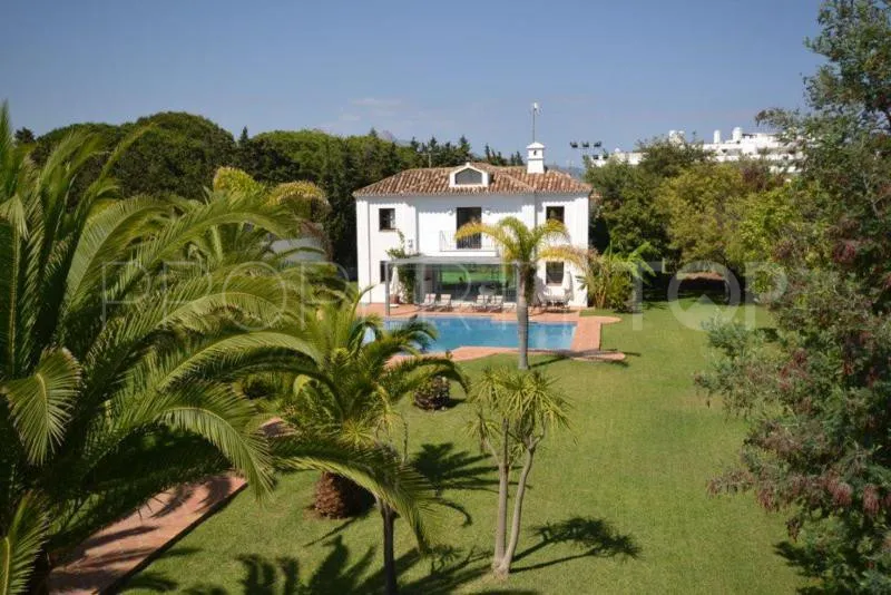 For sale 6 bedrooms villa in Guadalmina Baja