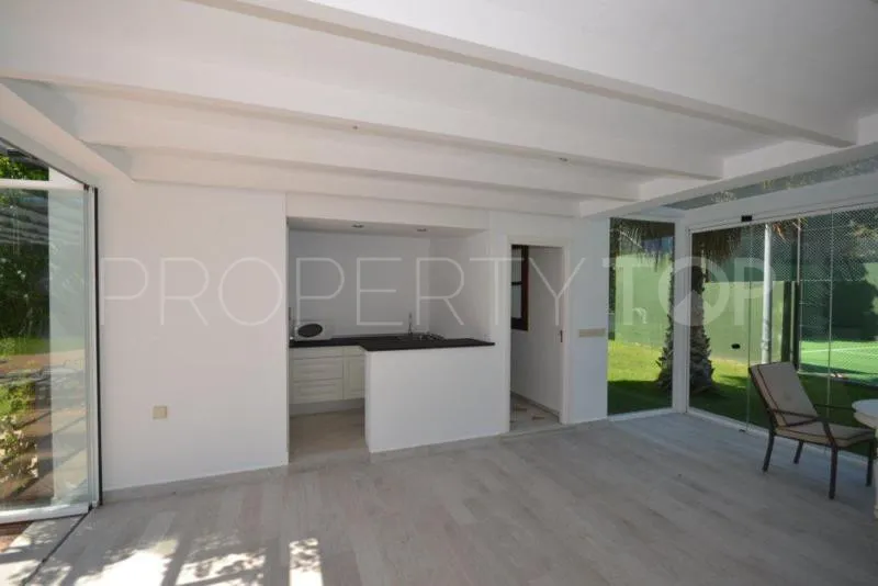 For sale 6 bedrooms villa in Guadalmina Baja