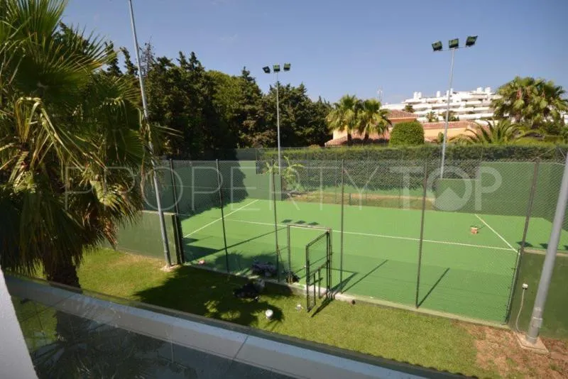 For sale 6 bedrooms villa in Guadalmina Baja