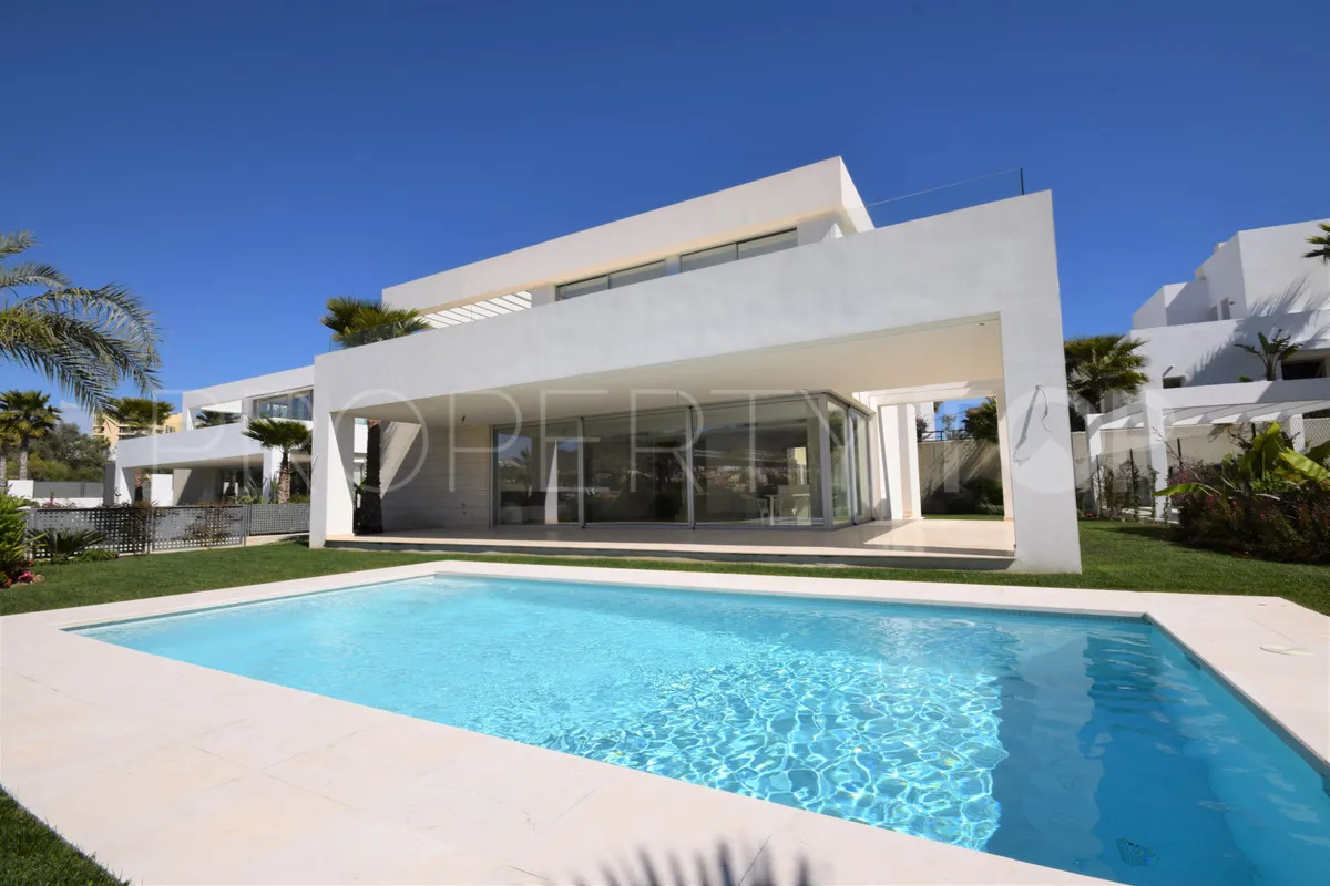 Buy Marbella City villa with 5 bedrooms