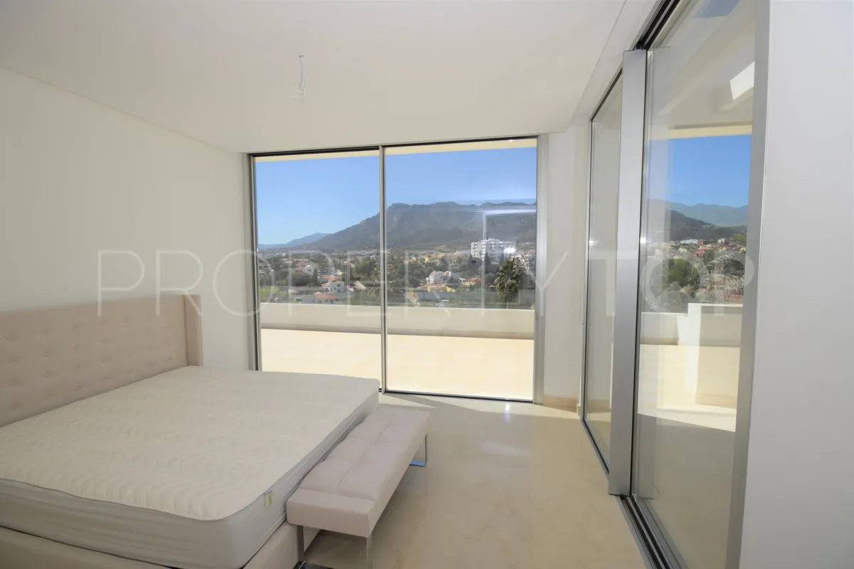 Buy Marbella City villa with 5 bedrooms