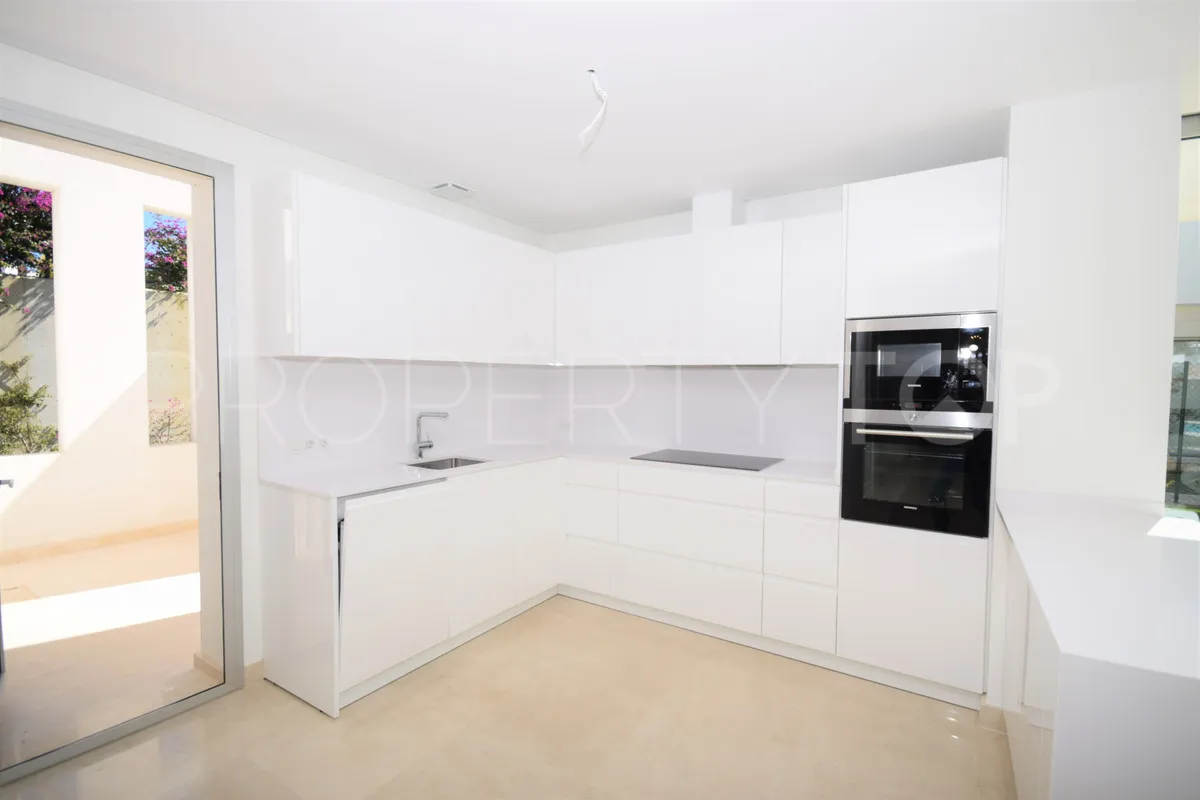Buy Marbella City villa with 5 bedrooms
