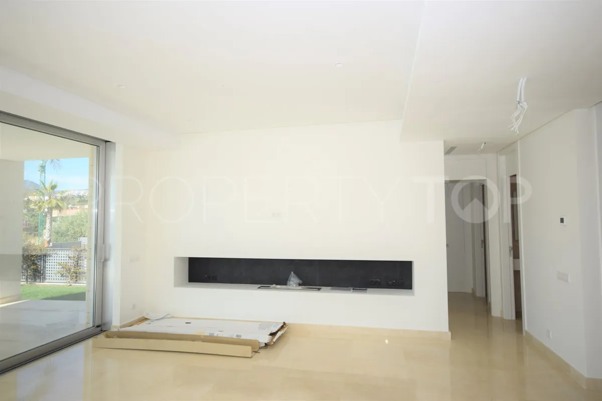 Buy Marbella City villa with 5 bedrooms