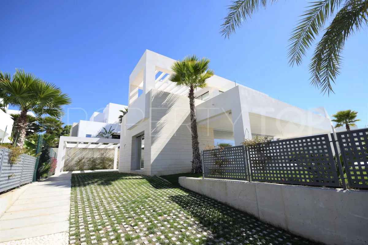 Buy Marbella City villa with 5 bedrooms