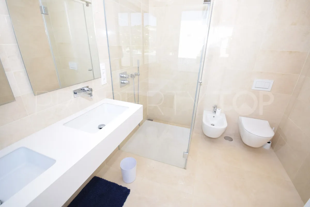 Buy Marbella City villa with 5 bedrooms