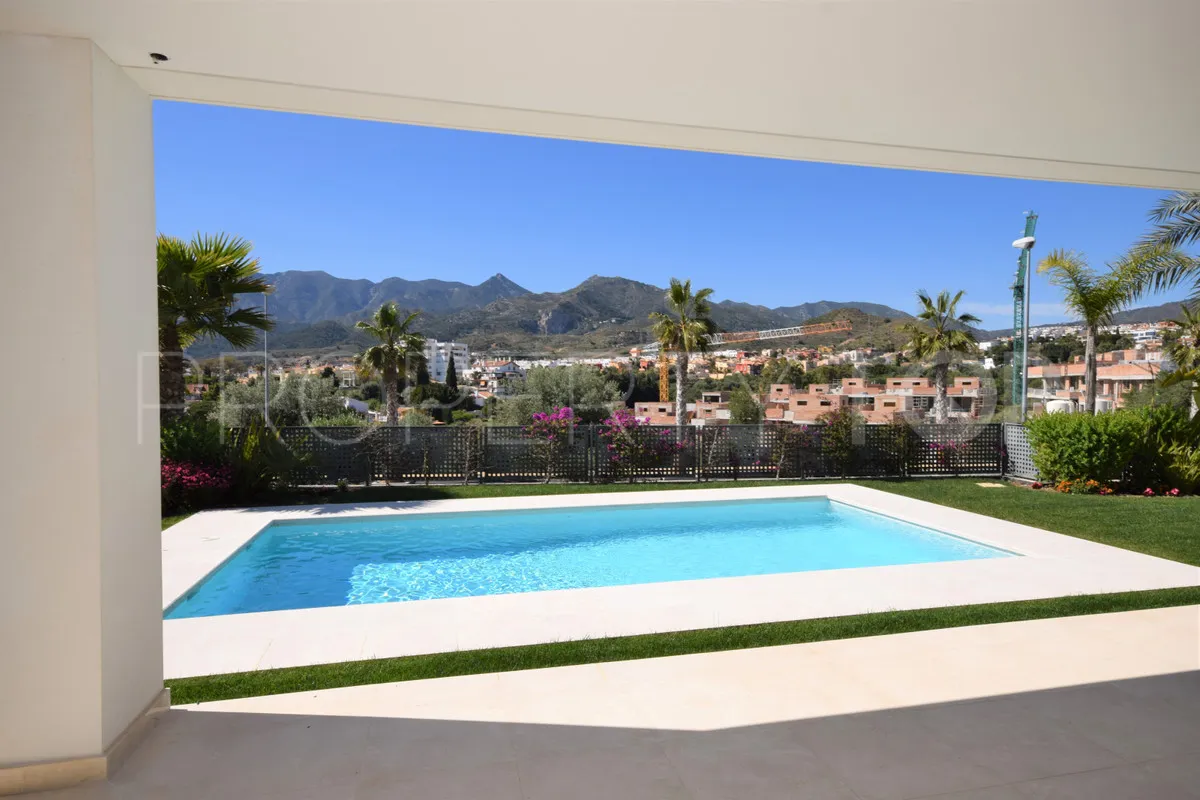 Buy Marbella City villa with 5 bedrooms