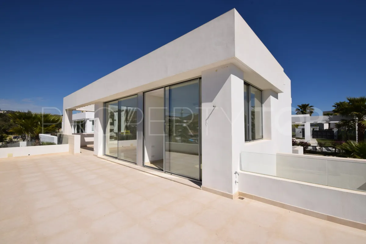 Buy Marbella City villa with 5 bedrooms