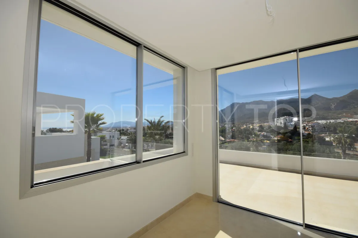 Buy Marbella City villa with 5 bedrooms