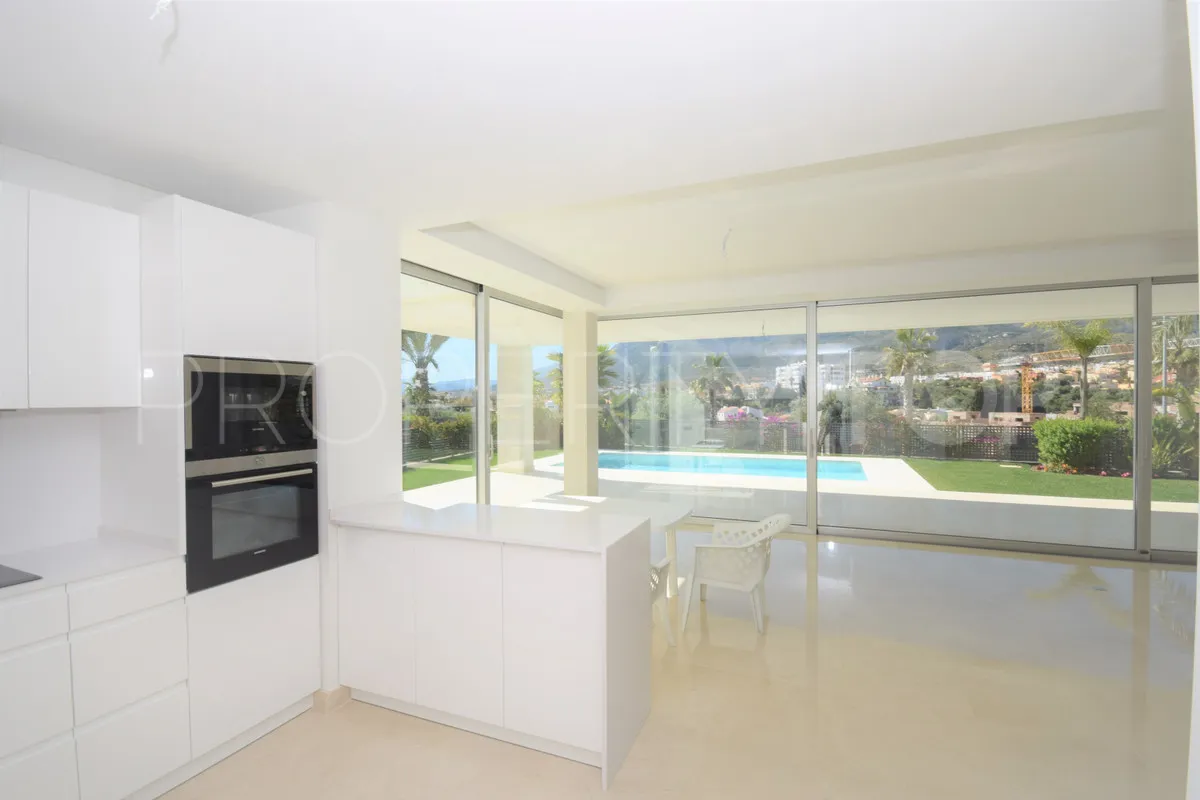 Buy Marbella City villa with 5 bedrooms