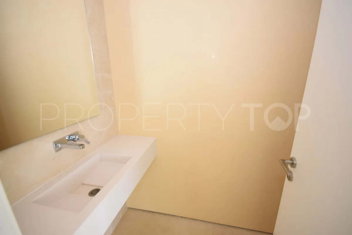 Buy Marbella City villa with 5 bedrooms