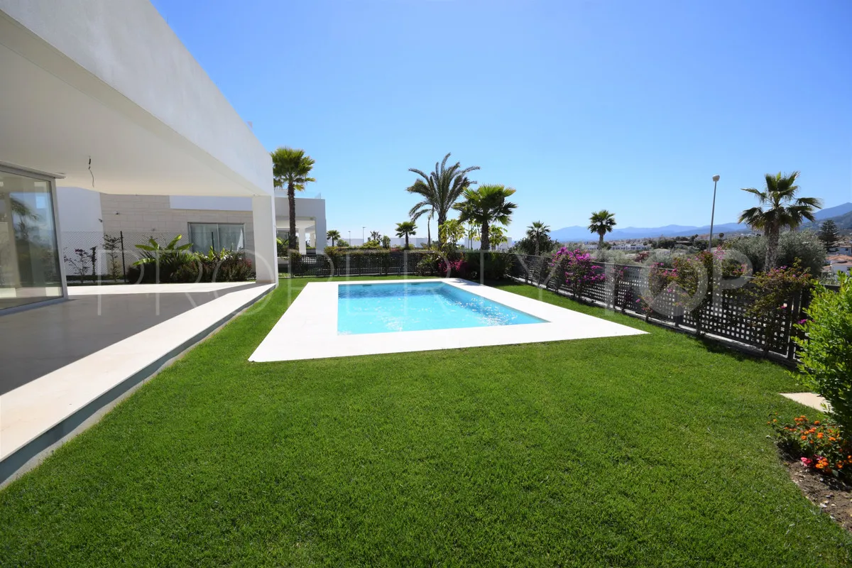 Buy Marbella City villa with 5 bedrooms