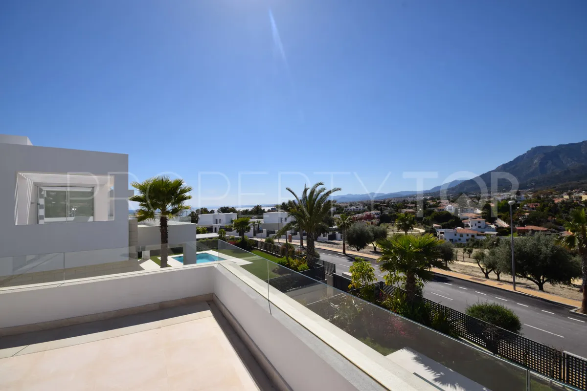 Buy Marbella City villa with 5 bedrooms