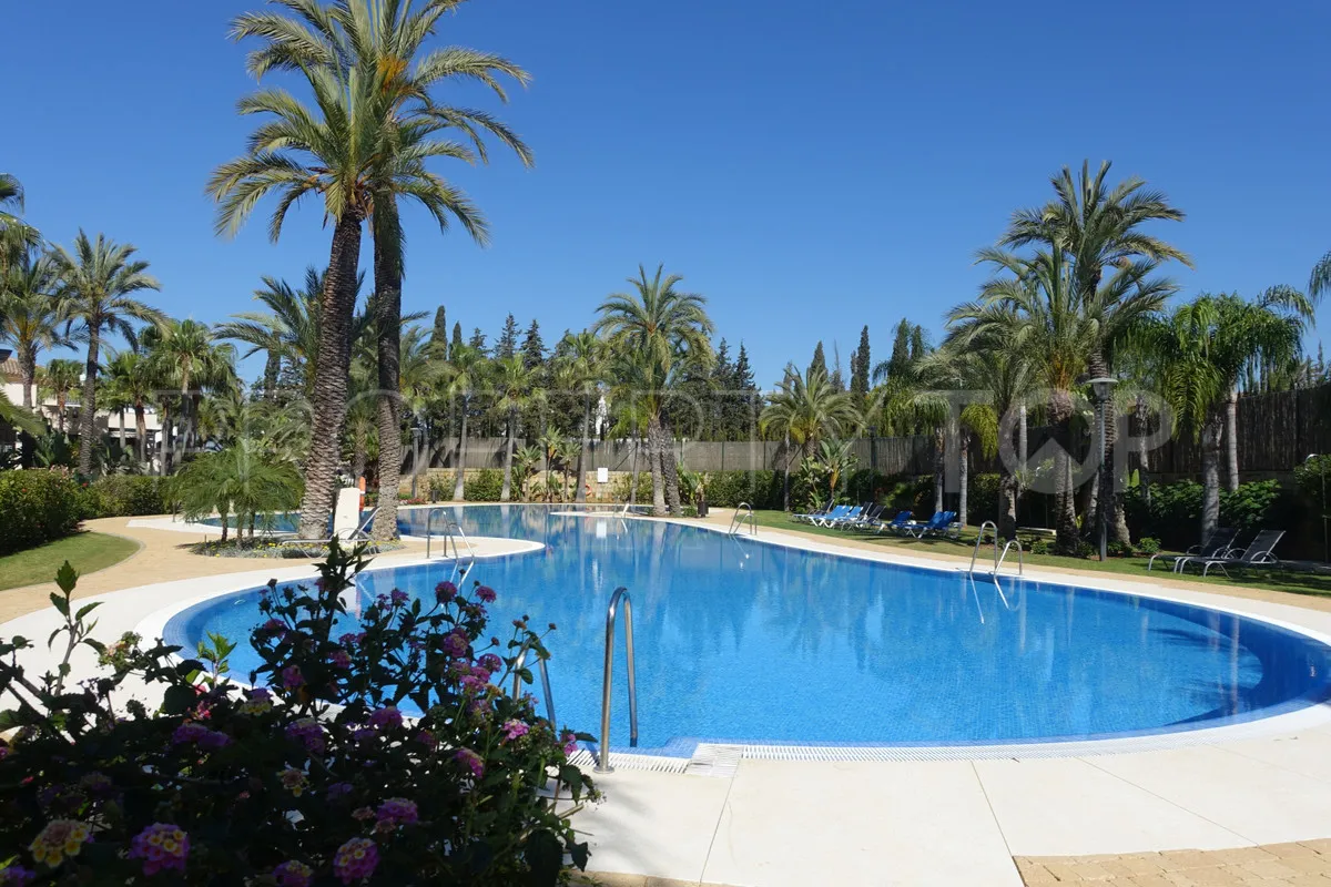 Apartamento planta baja en venta en Nueva Andalucia con 2 dormitorios