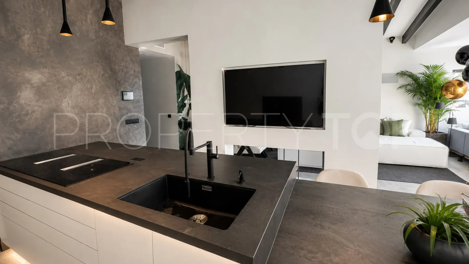 4 bedrooms Nueva Andalucia villa for sale