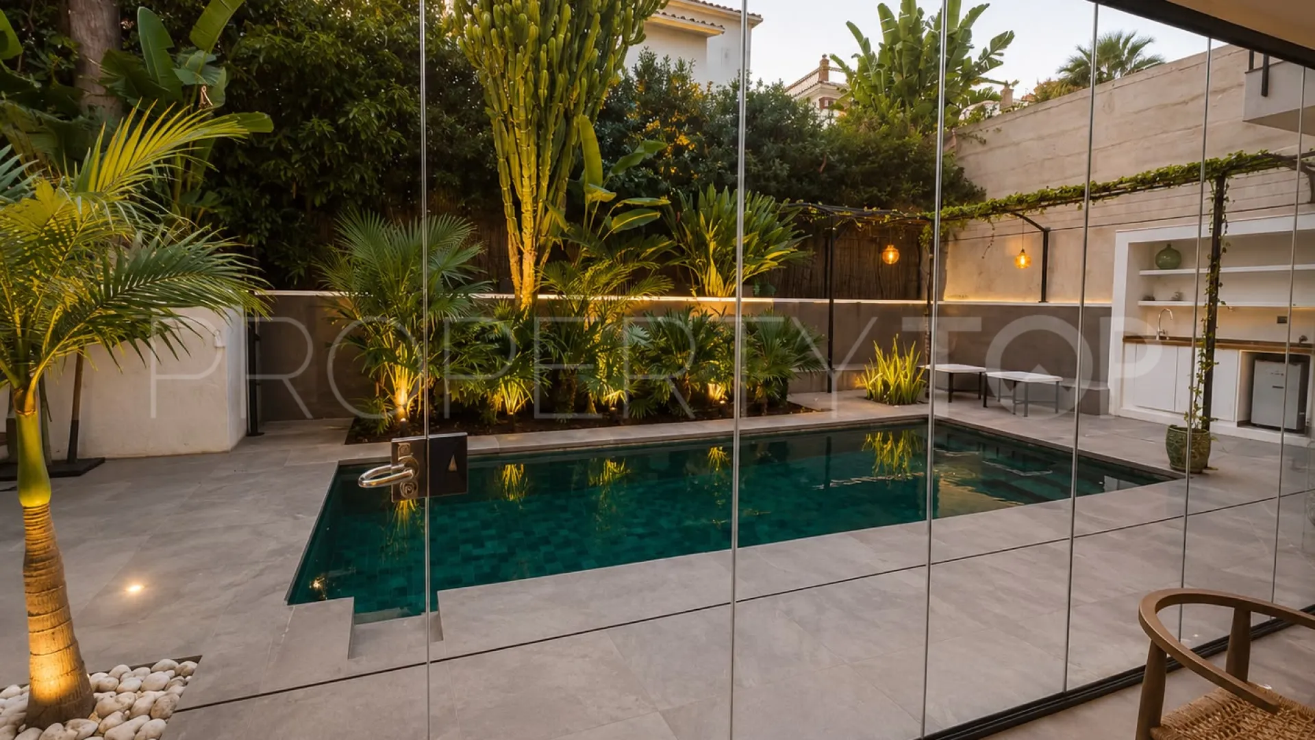 4 bedrooms Nueva Andalucia villa for sale