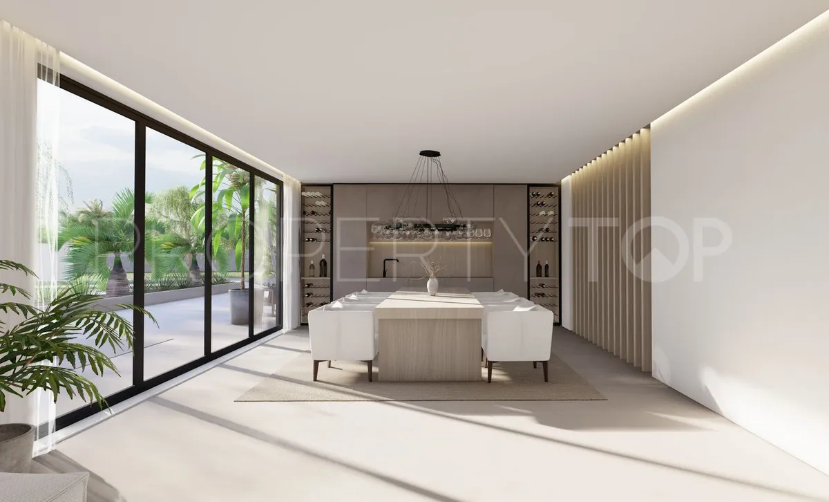 For sale villa with 5 bedrooms in Guadalmina Baja