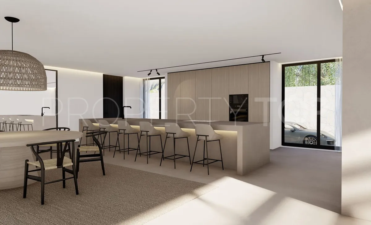 For sale villa with 5 bedrooms in Guadalmina Baja