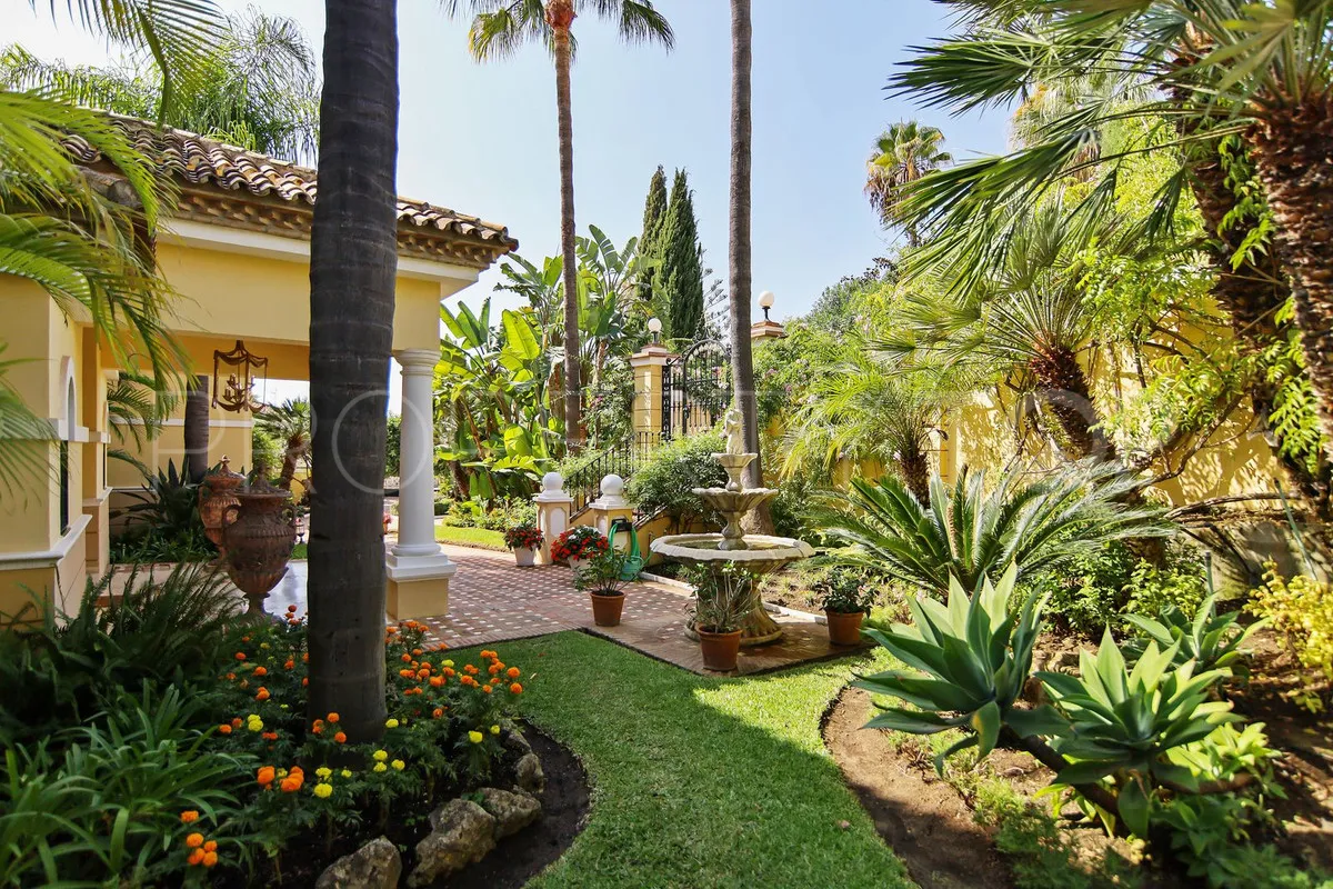 5 bedrooms villa for sale in El Paraiso