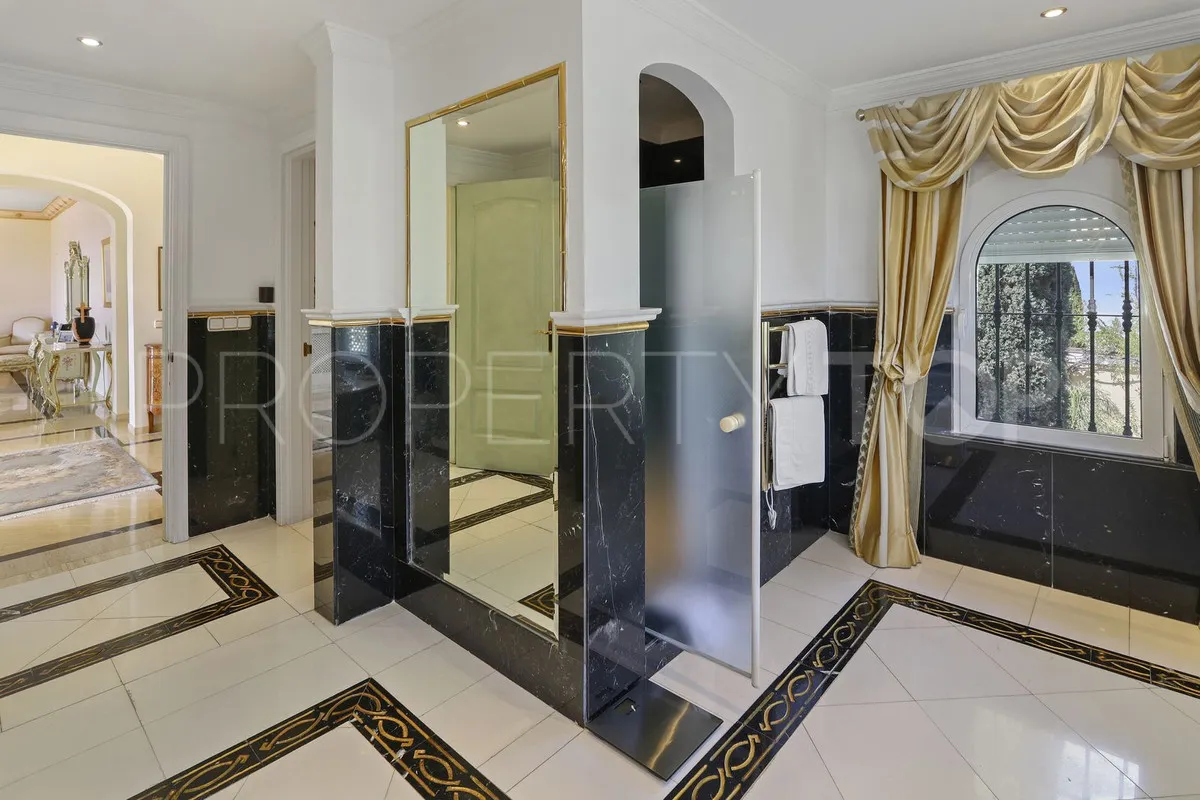 5 bedrooms villa for sale in El Paraiso