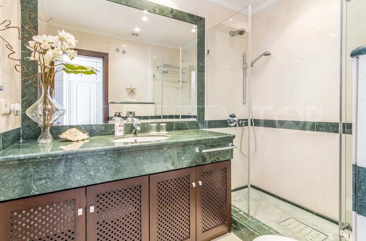Ático en venta en Benahavis de 3 dormitorios