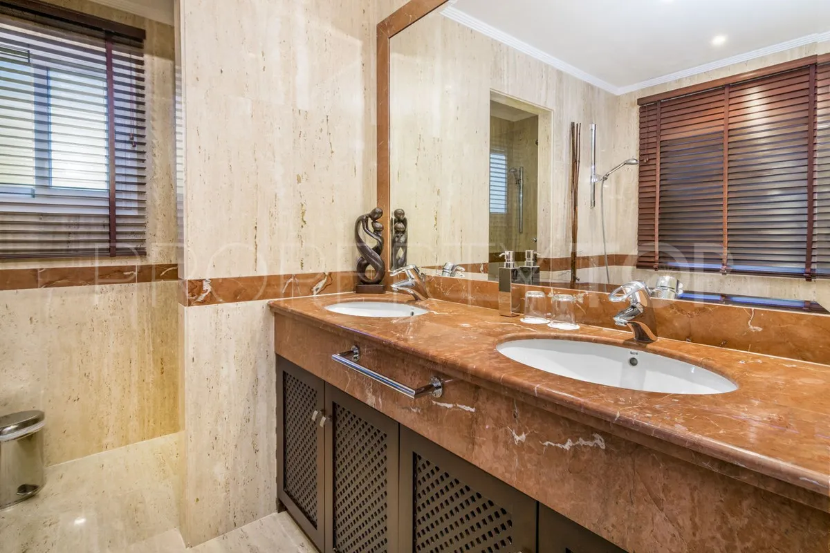 Ático en venta en Benahavis de 3 dormitorios