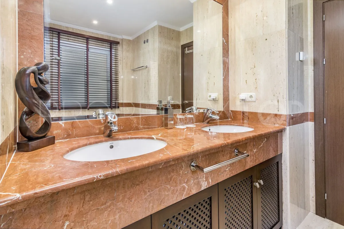 Ático en venta en Benahavis de 3 dormitorios