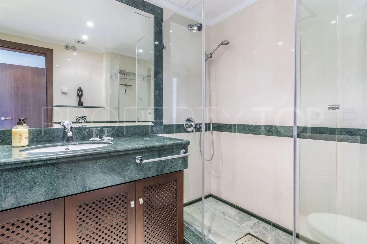Ático en venta en Benahavis de 3 dormitorios
