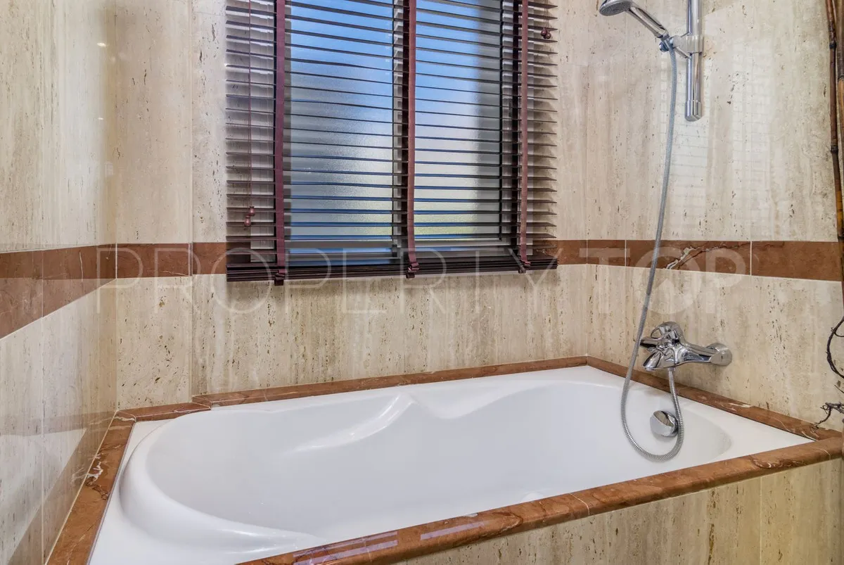 Ático en venta en Benahavis de 3 dormitorios