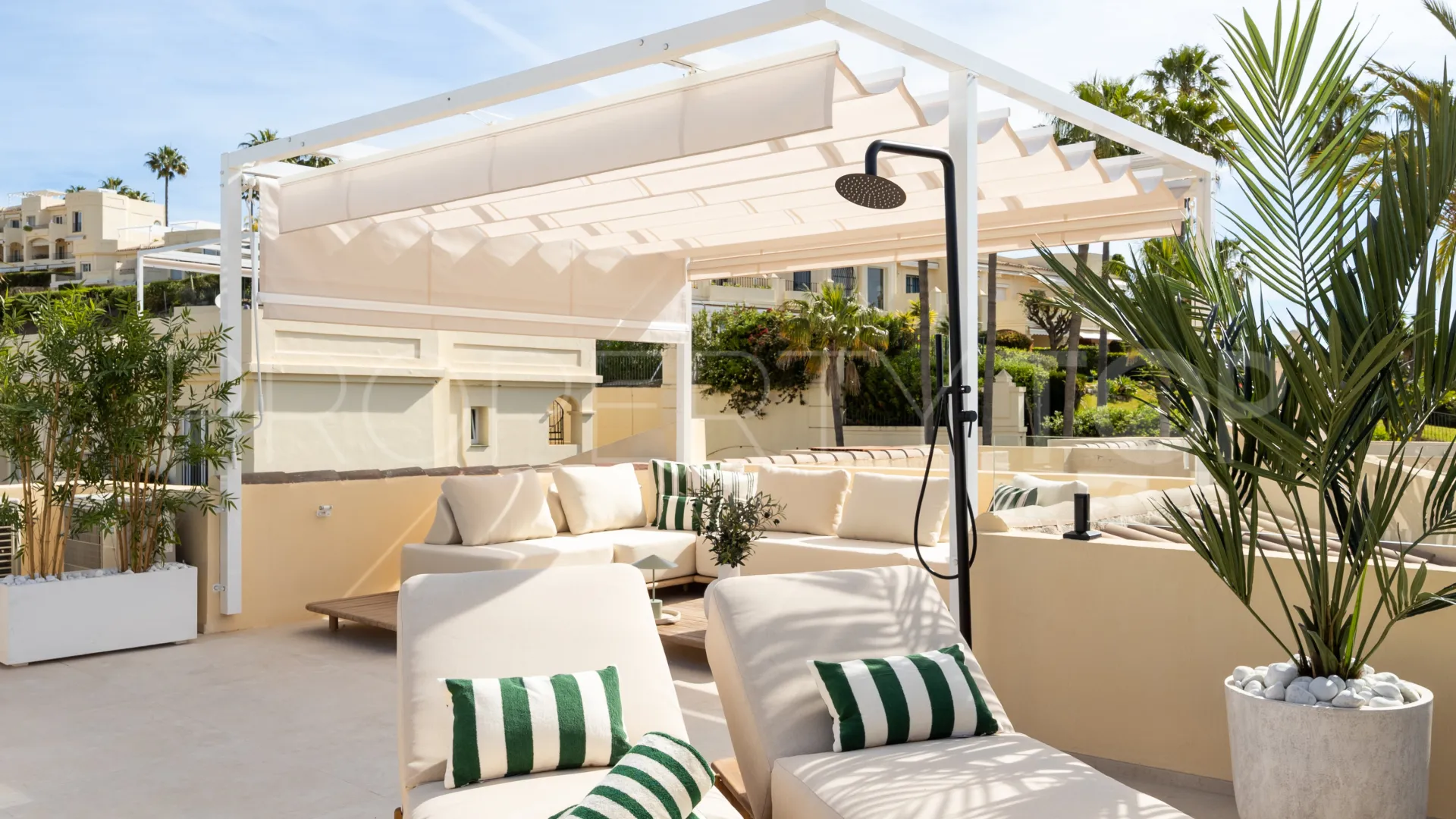 Buy town house in El Herrojo