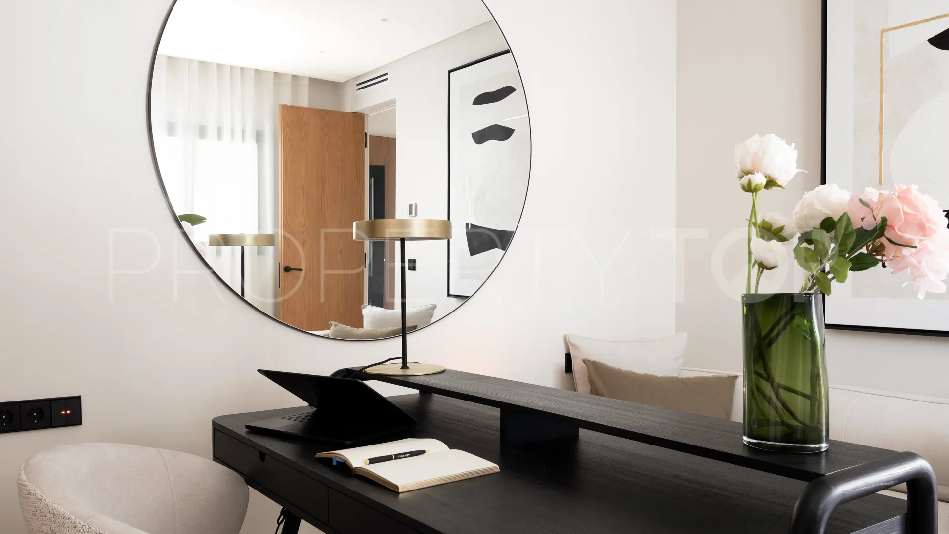 Buy town house in El Herrojo