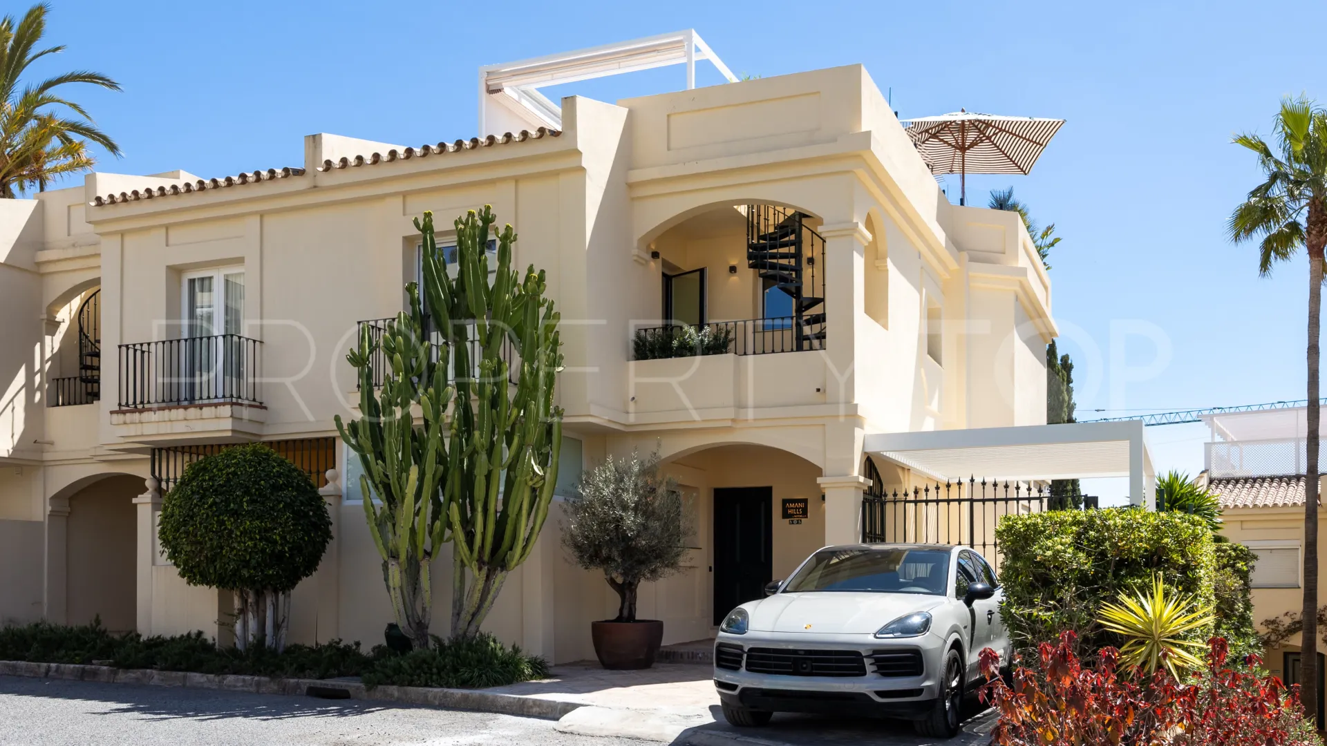 Buy town house in El Herrojo