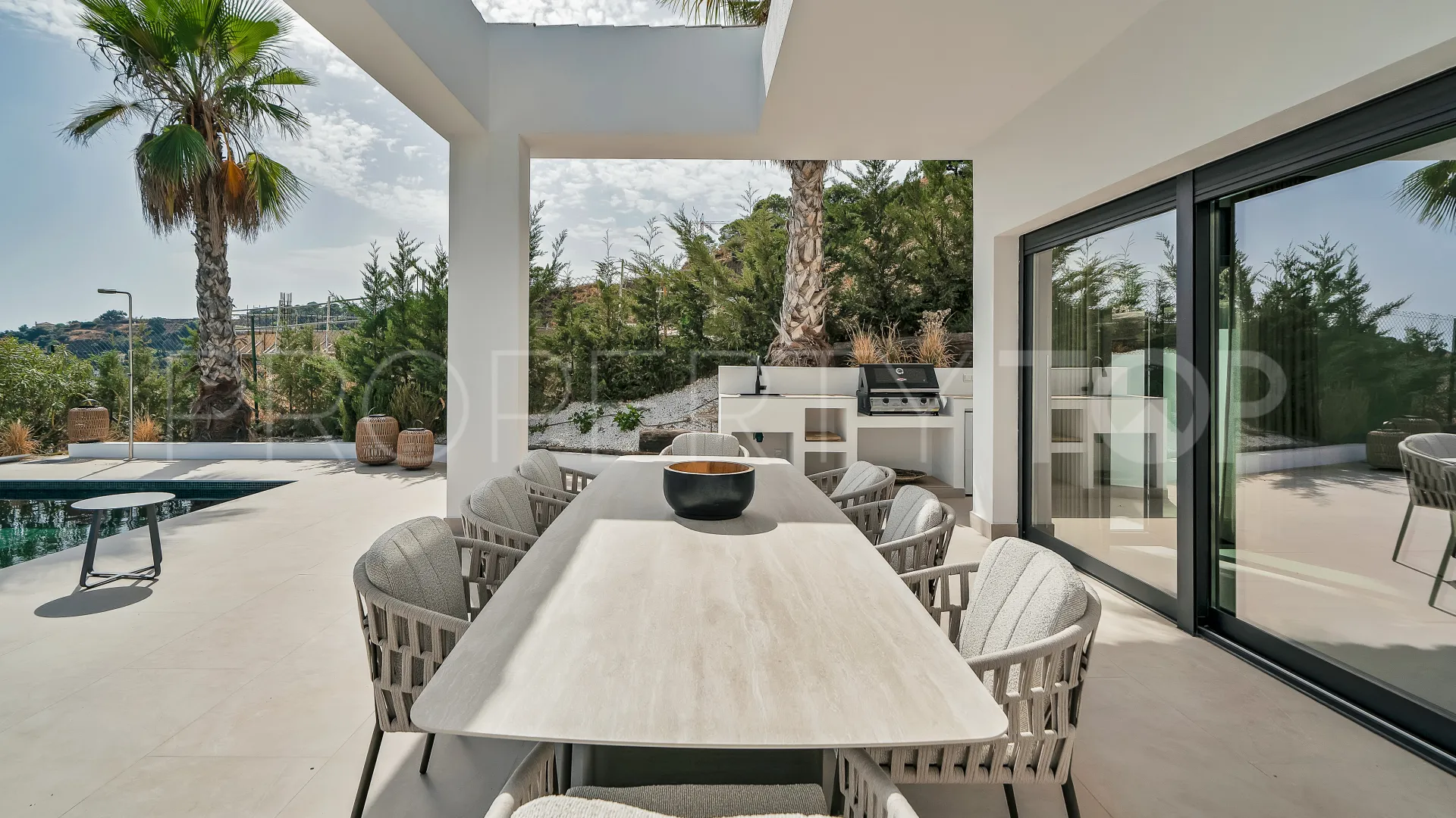 For sale Monte Mayor villa with 5 bedrooms