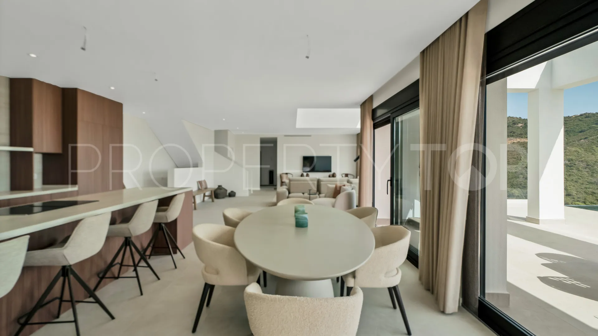 For sale Monte Mayor villa with 5 bedrooms